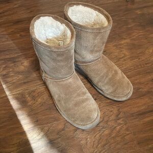 BearPaw Tan Suede Boots classic casual Youth Size 4 Winter Boots